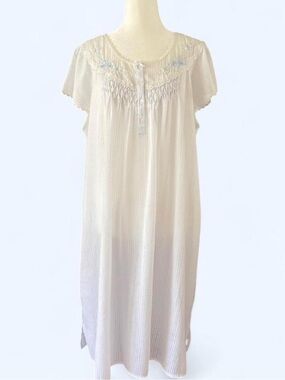 Vintage Miss Elaine Cream Embroidered Cap Sleeve Light Blue Nightgown XL